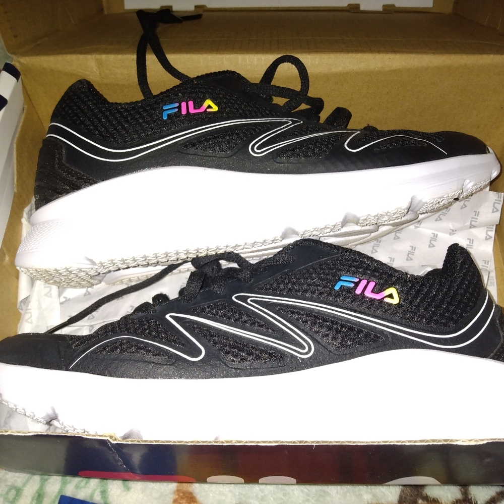 FILA SHOES SIZE 8